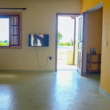 Pirgos Naxos Apartamento *