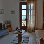아파트 Pirgos Naxos *